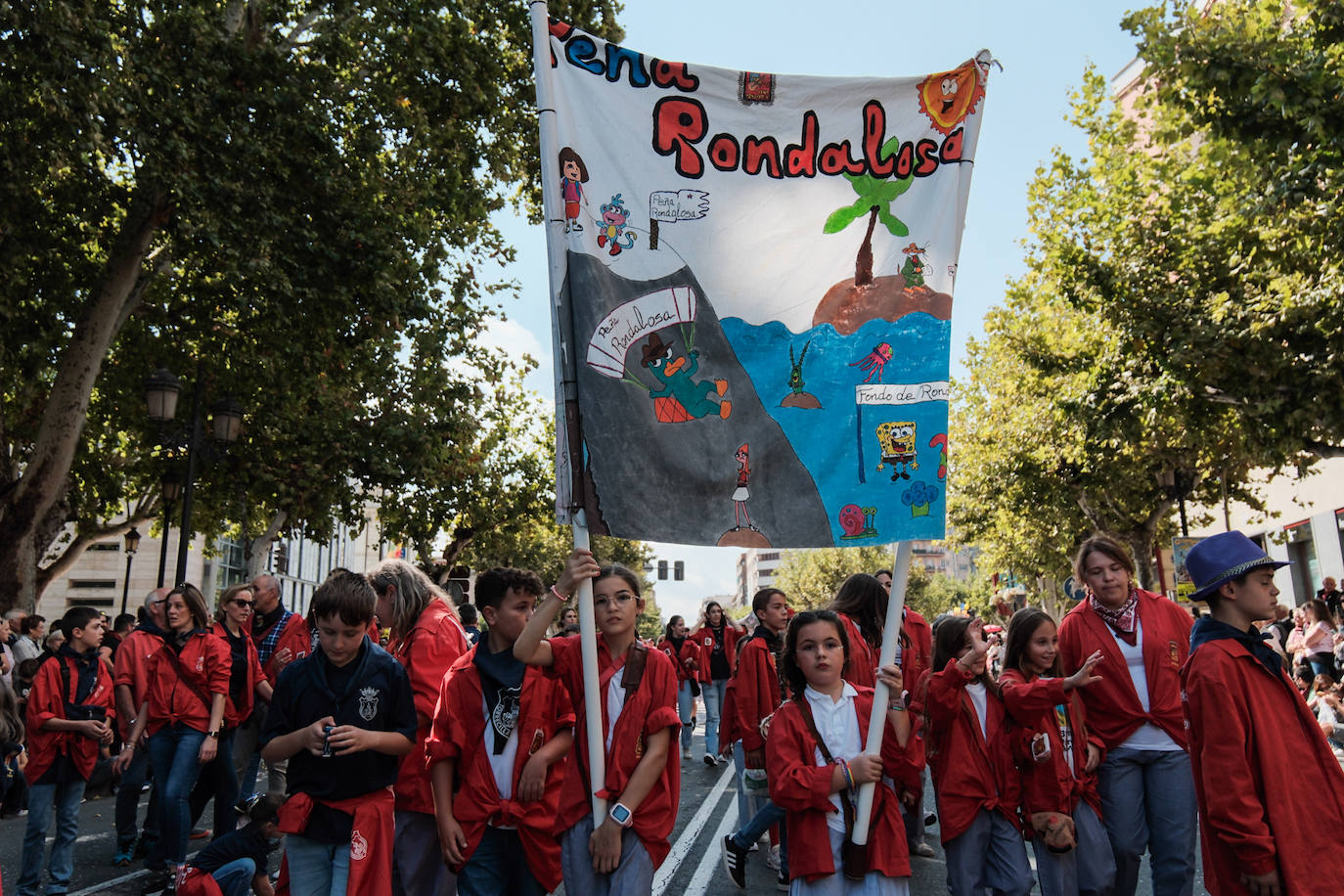 Desfile de peñas en las Carrozas