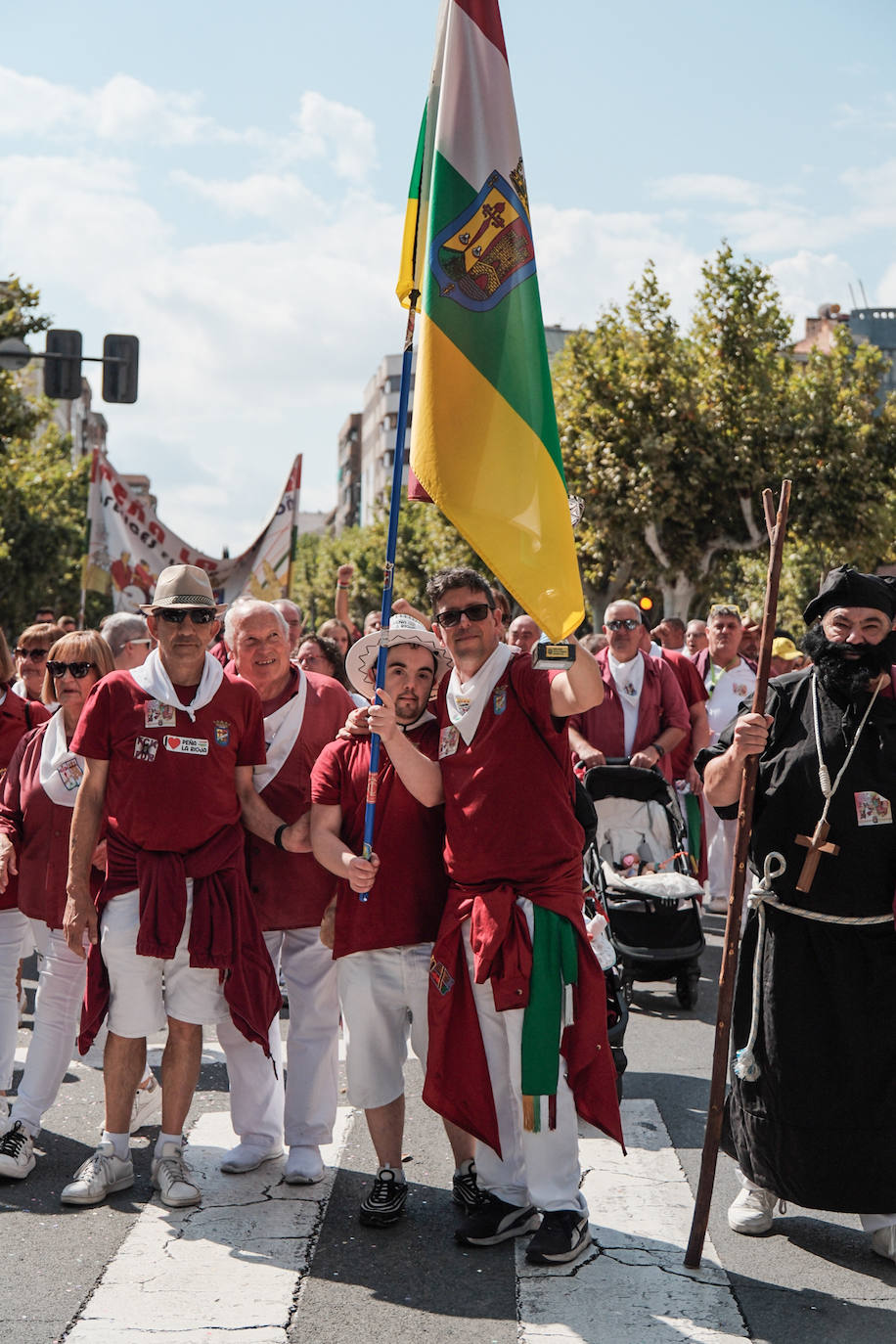 Desfile de peñas en las Carrozas