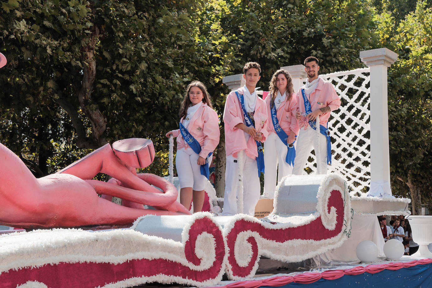 Desfile de peñas en las Carrozas
