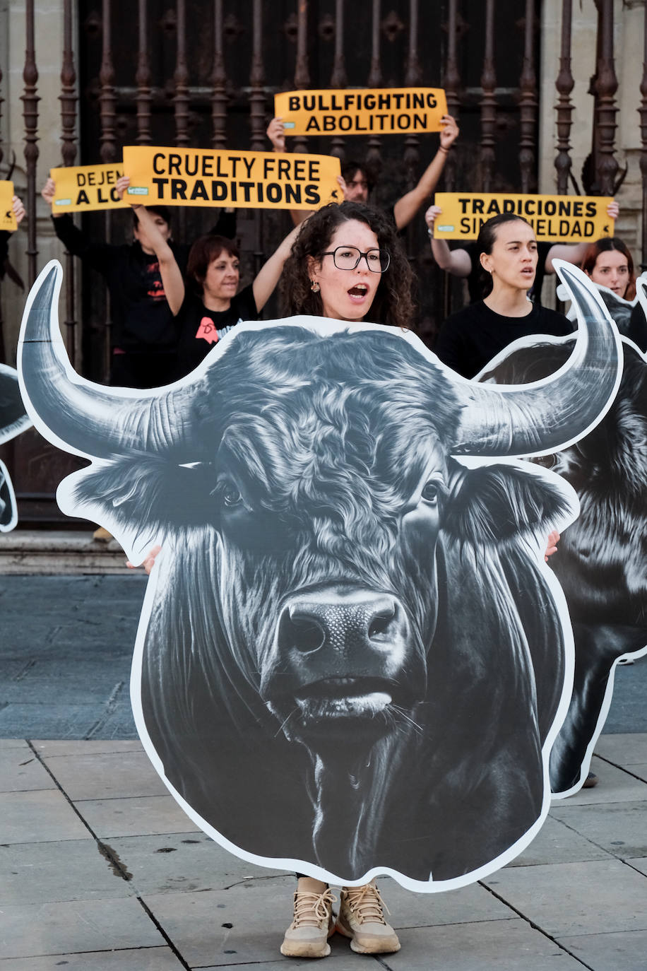 Concentración en la Plaza del Mercado bajo el lema &#039;Tauromaquia Abolición&#039;.