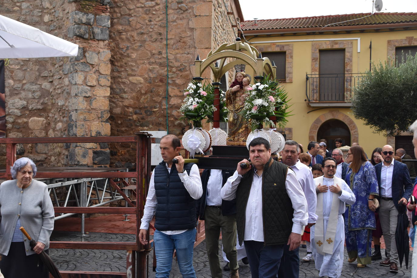 Imposición de pañuelos, procesión y pisado de la uva en Rincón de Olivedo