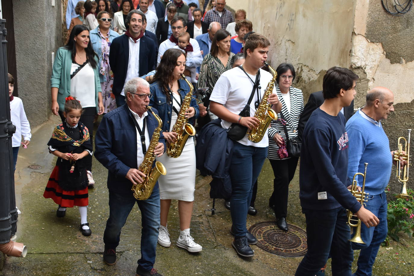 Imposición de pañuelos, procesión y pisado de la uva en Rincón de Olivedo