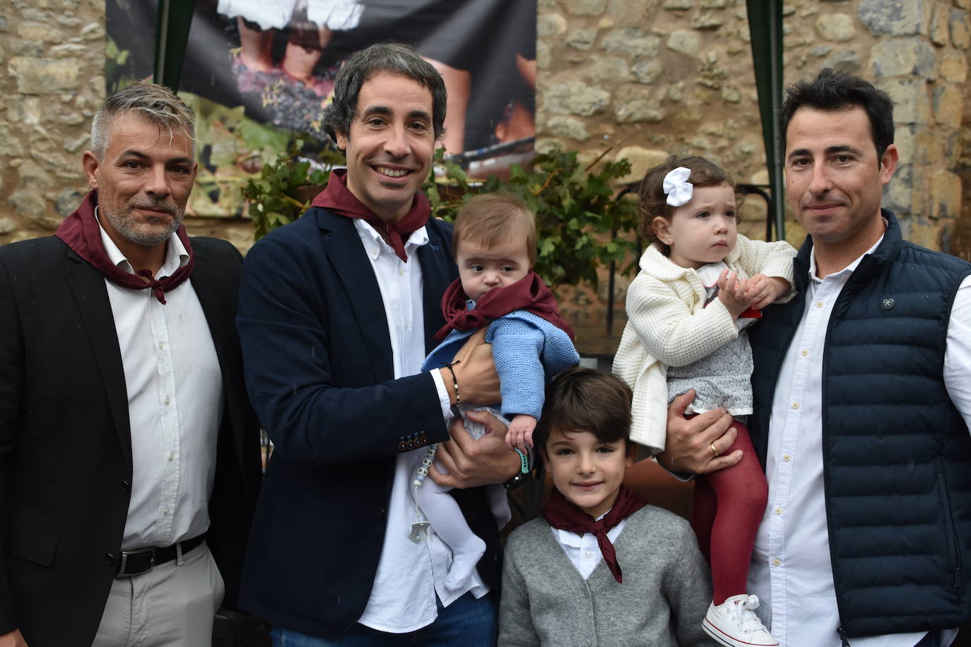 Imposición de pañuelos, procesión y pisado de la uva en Rincón de Olivedo