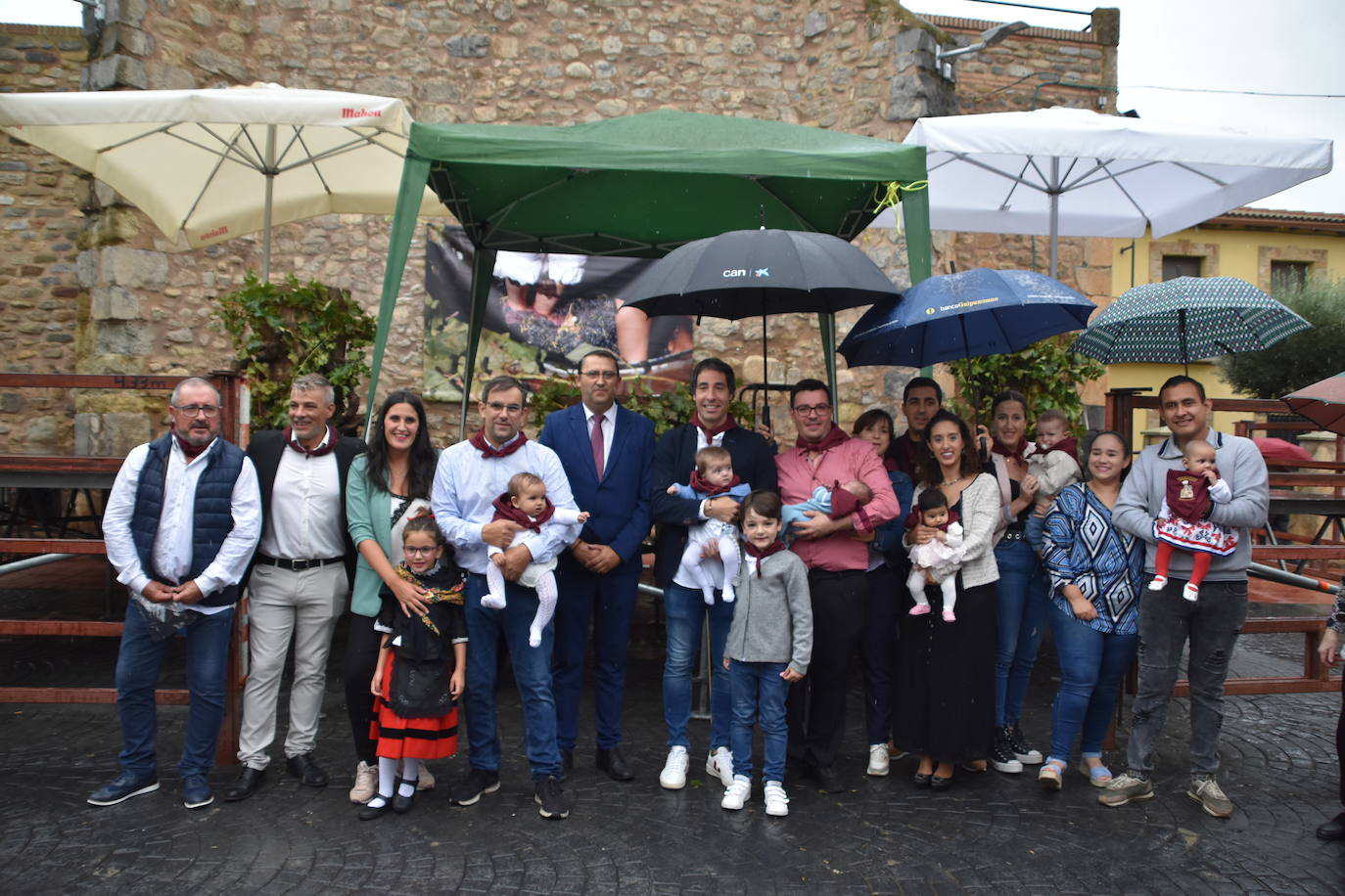 Imposición de pañuelos, procesión y pisado de la uva en Rincón de Olivedo