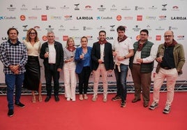 Quique Martínez Armas; Estrella Domínguez; José Ángel Lacalzada; la directora de Diario La Rioja, Teresa Cobo; la delegada del Gobierno, Beatriz Arráiz; el portavoz parlamentario socialista, Javier García; Luis Alonso, Sergio Martínez y Miguel González de Legarra.