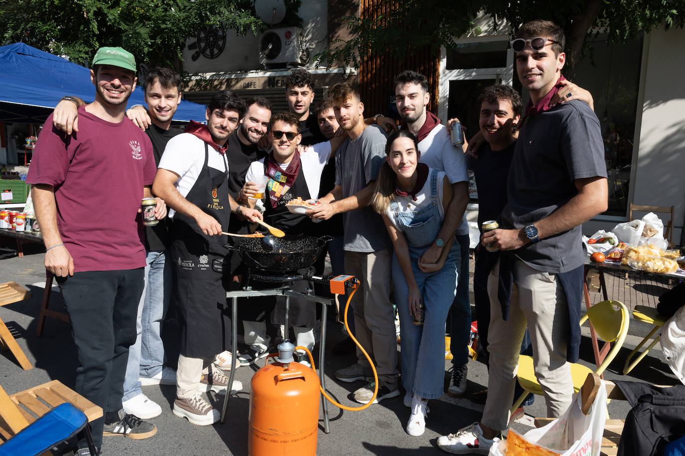 Logroño saborea las calderetas en la calle