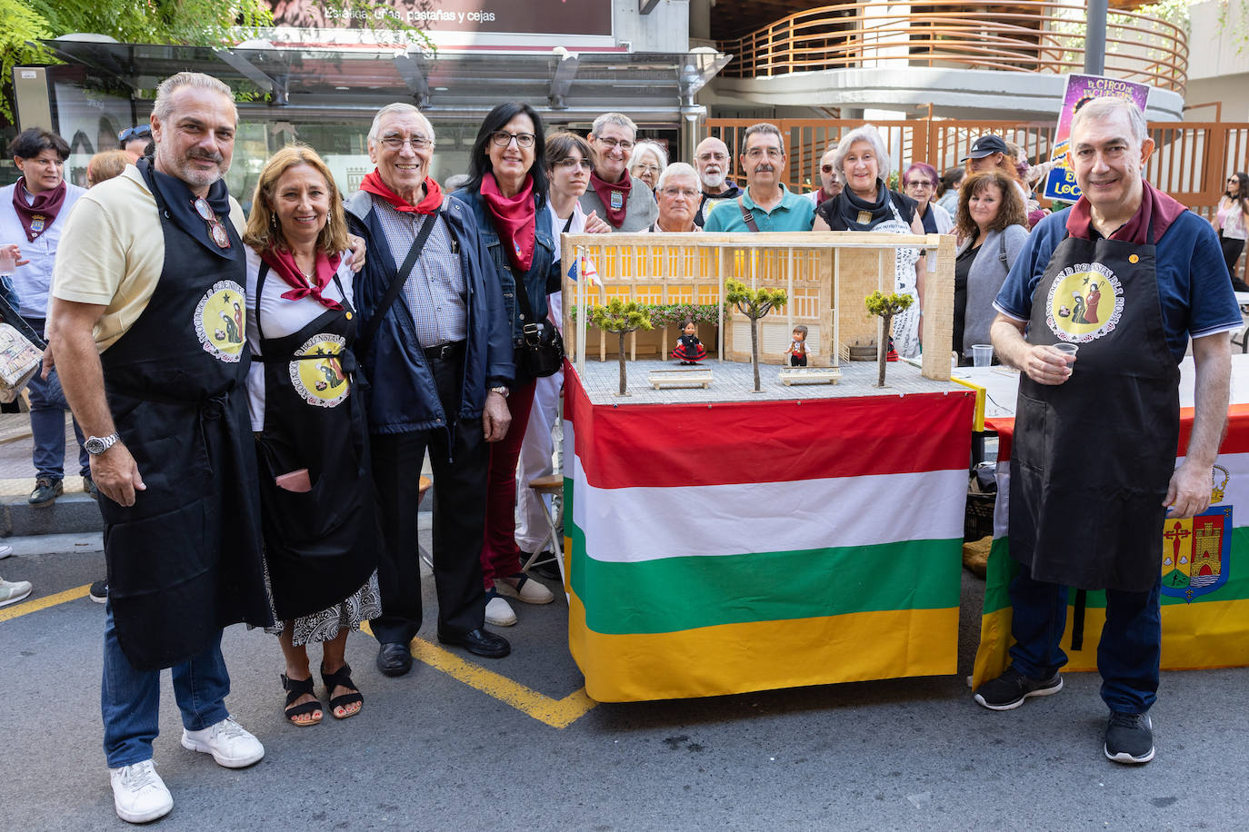 Logroño saborea las calderetas en la calle