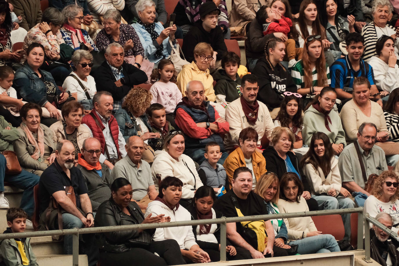 Emoción y risas en las vaquillas