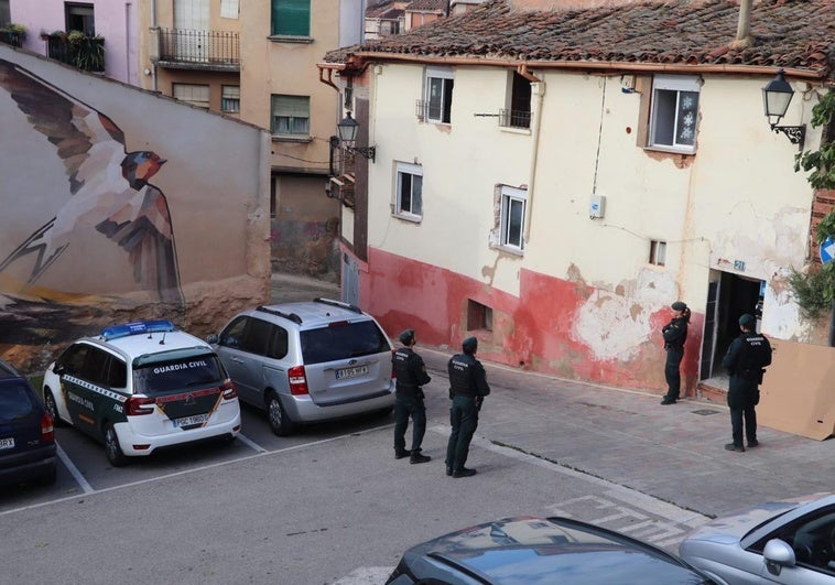 Un operativo antidroga registra la casa de un «viejo conocido» de la Guardia Civil