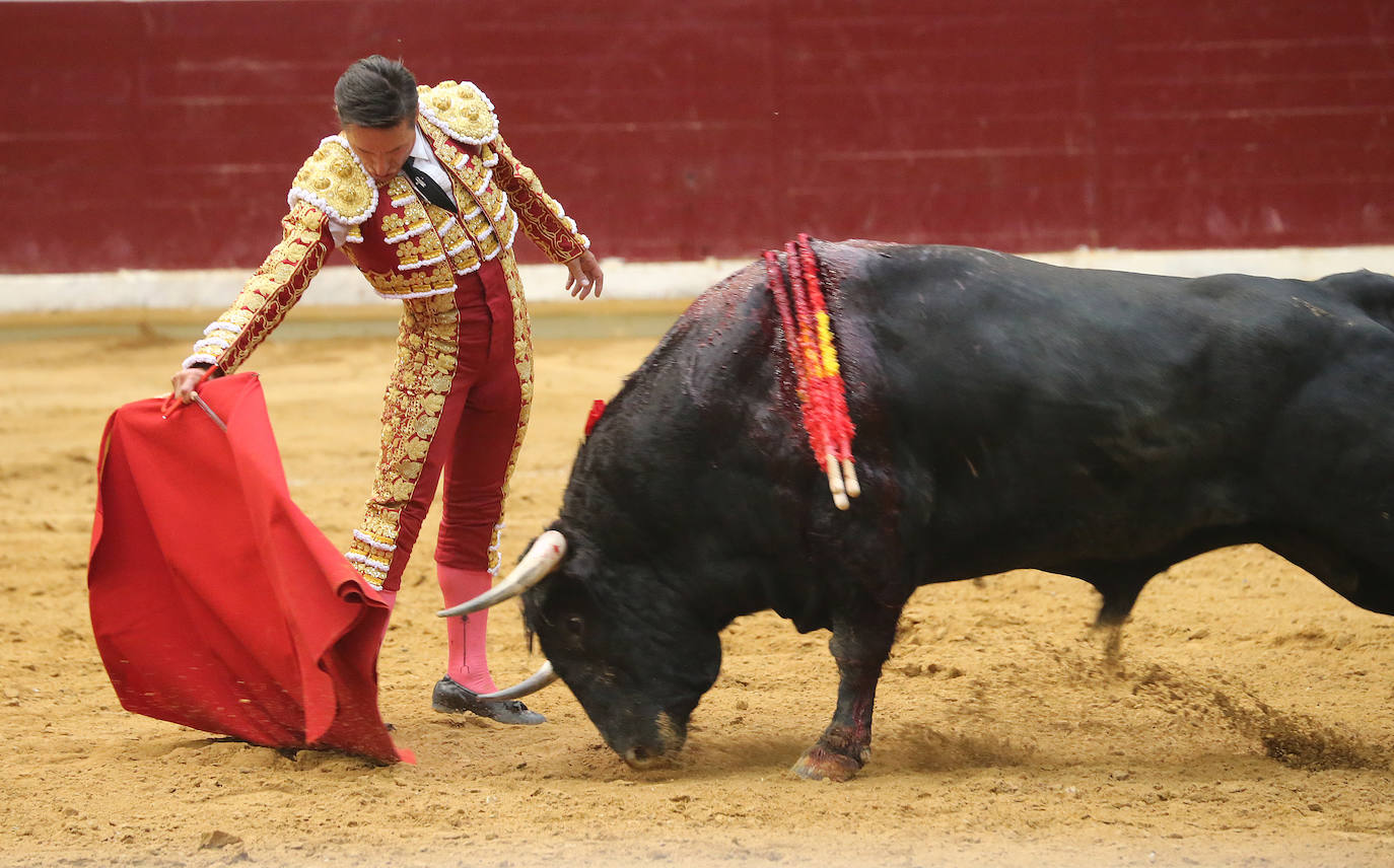 Talavante suma trofeos y Urdiales pone el arte