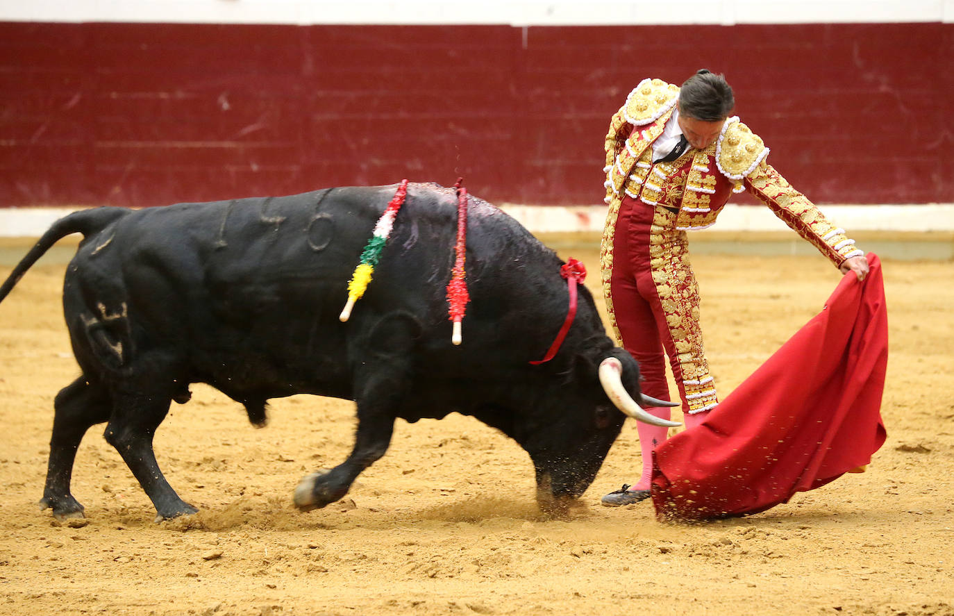 Talavante suma trofeos y Urdiales pone el arte