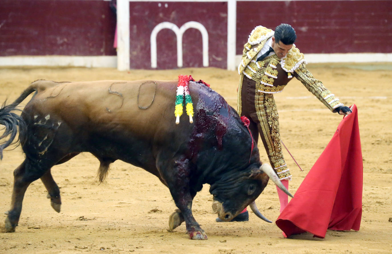 Talavante suma trofeos y Urdiales pone el arte