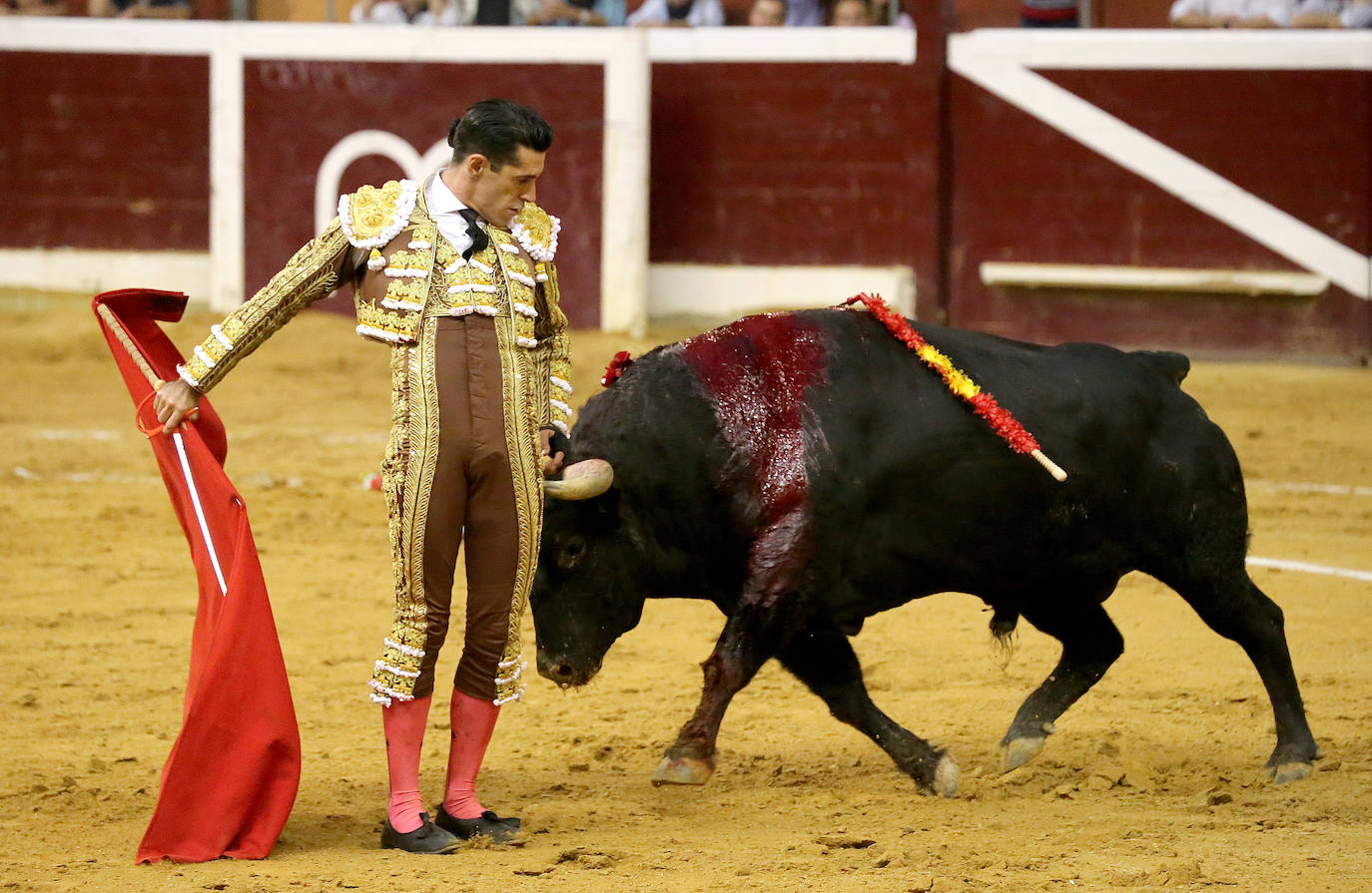 Talavante suma trofeos y Urdiales pone el arte