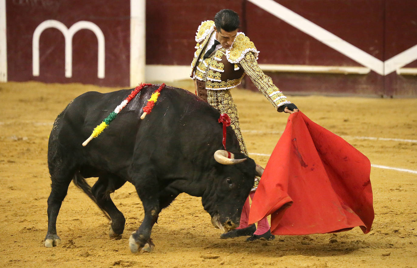 Talavante suma trofeos y Urdiales pone el arte