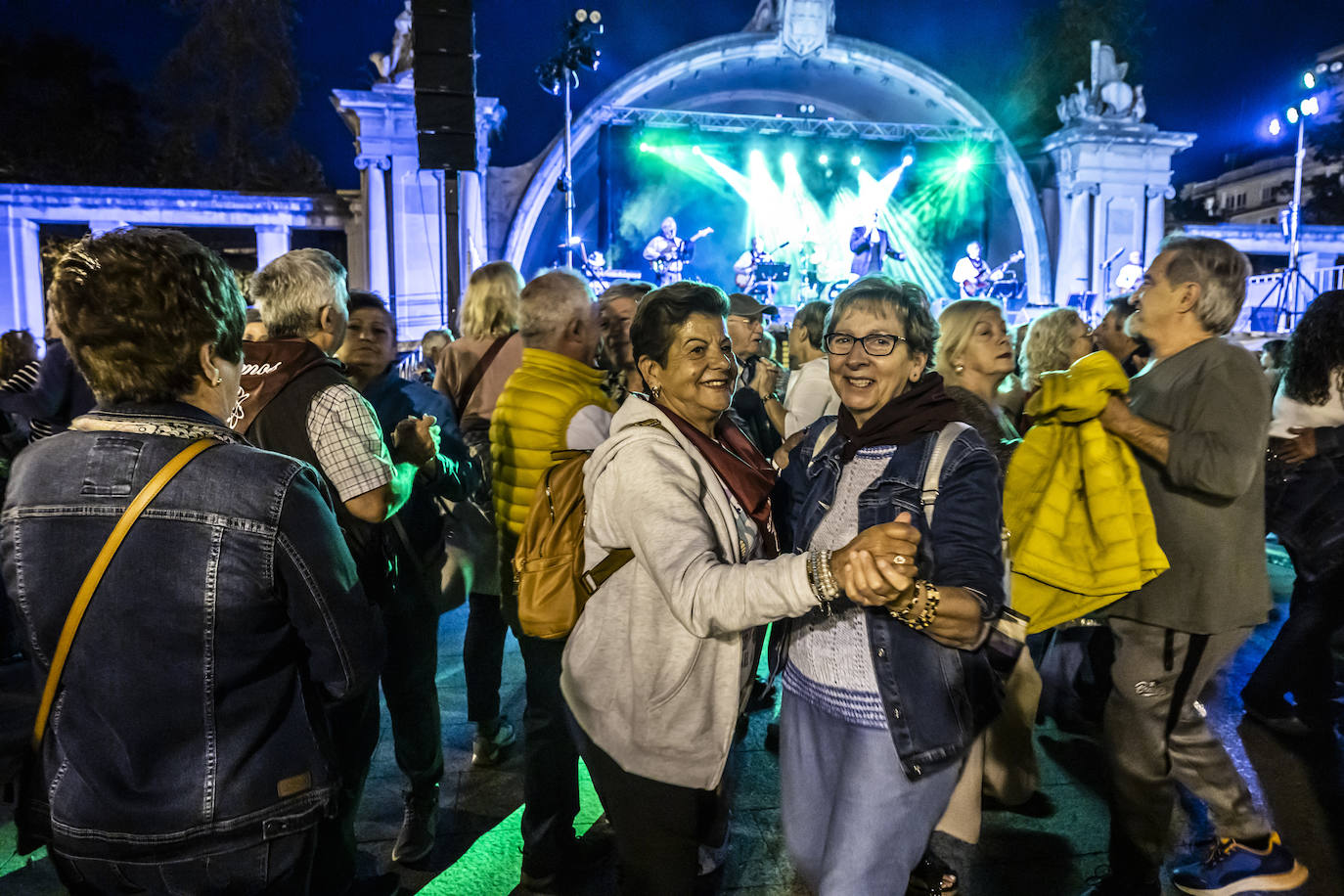 Diversión musical de Los Átomos en El Espolón