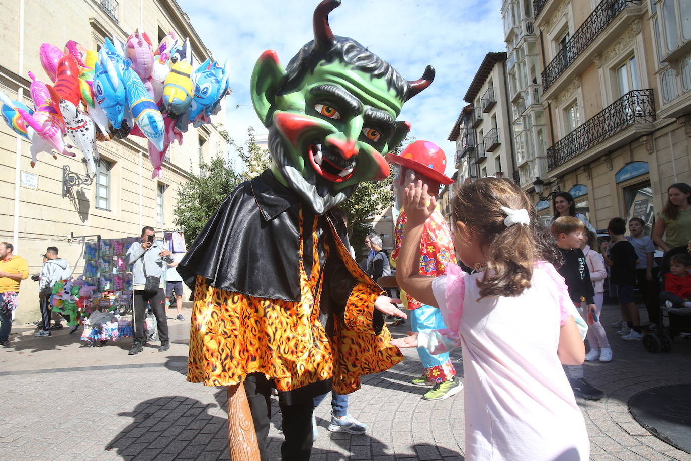 Gigantes y cabezudos por las calles de Logroño