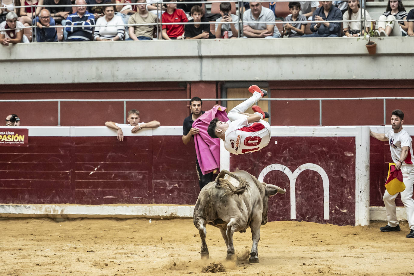 Concurso de recortes en la plaza de toros La Ribera, en imágenes