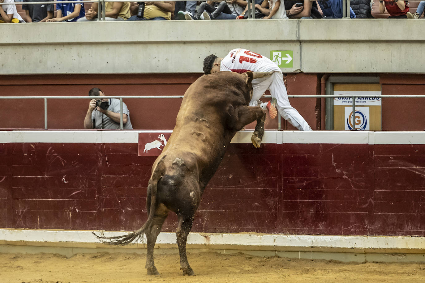 Concurso de recortes en la plaza de toros La Ribera, en imágenes