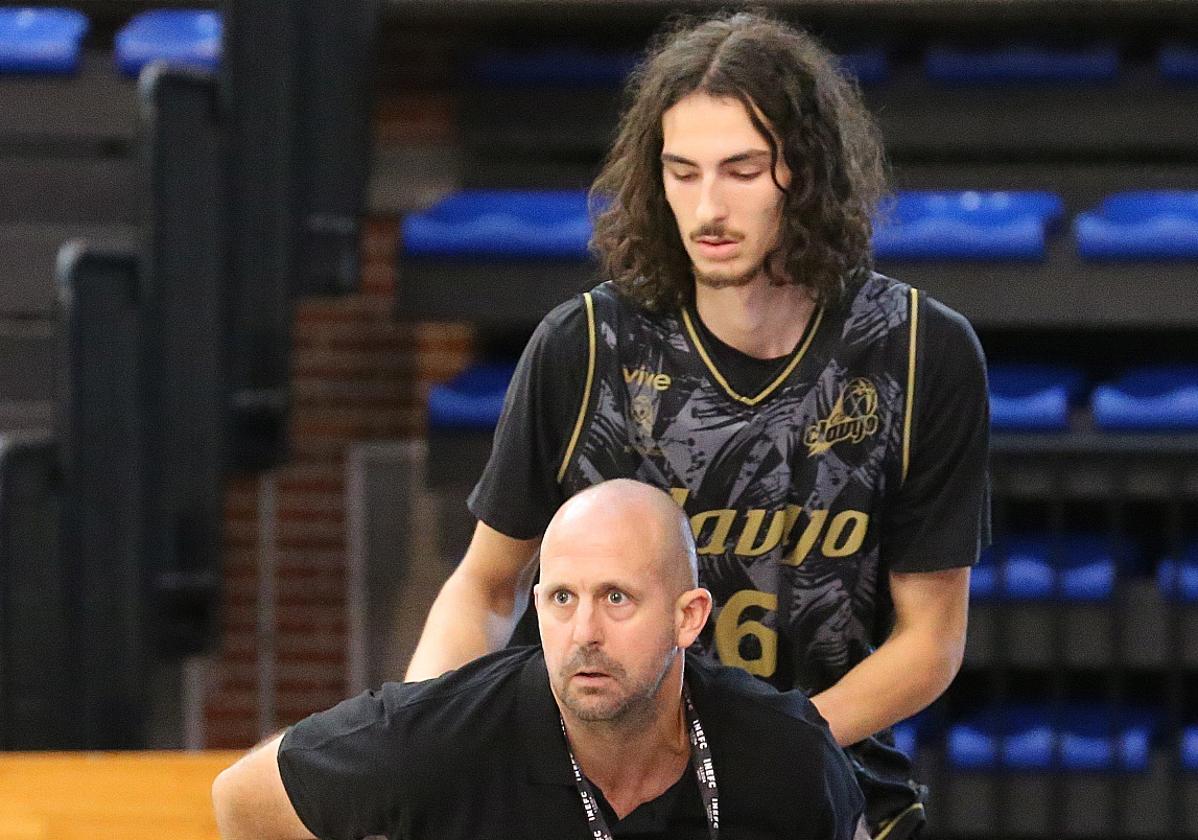 Jorge Serna, con Aleksandr Savkov durante un entrenamientos.