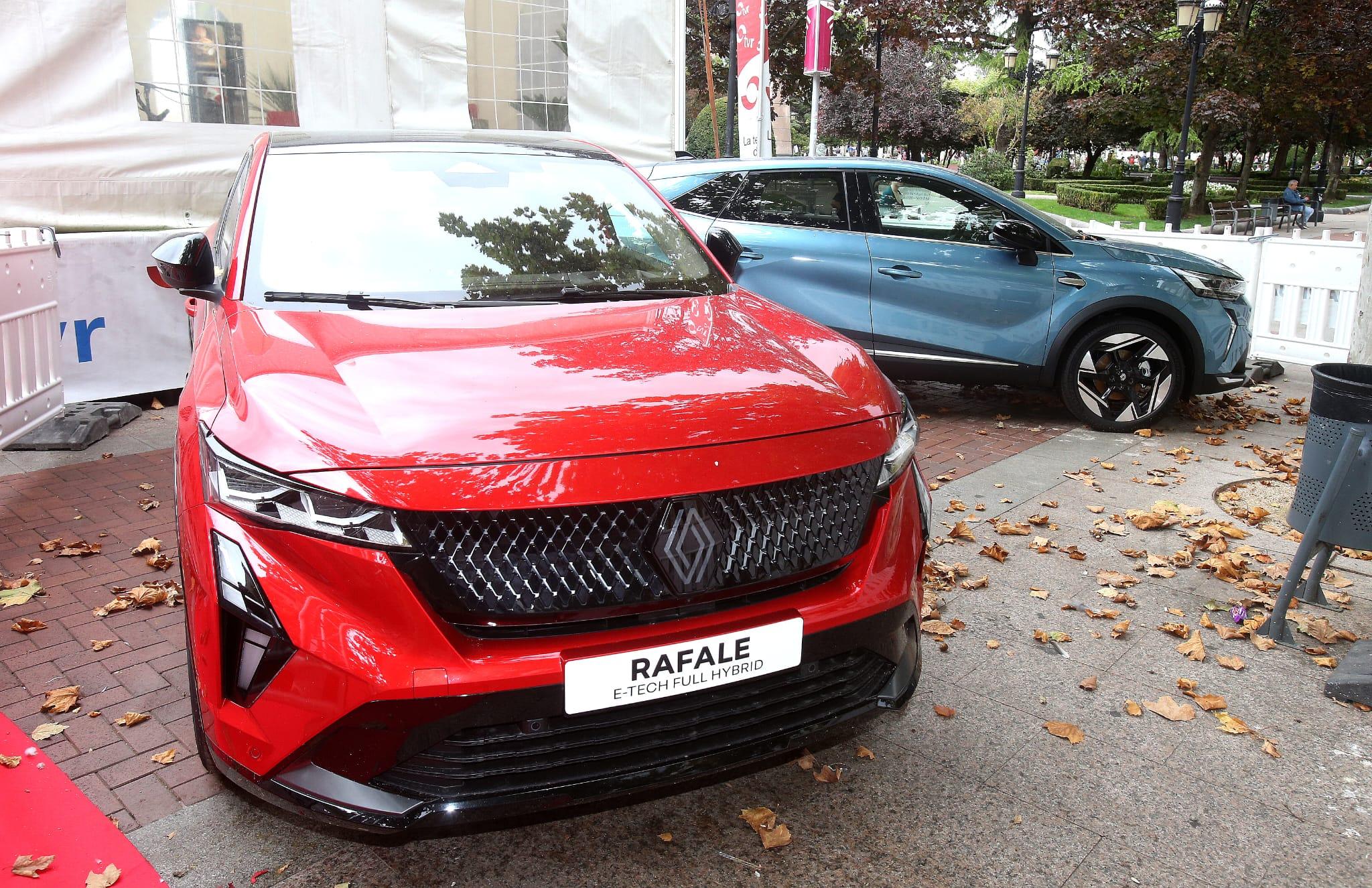 Los coches de Renault Auto Urbión acompañaron a la terraza durante toda la semana.