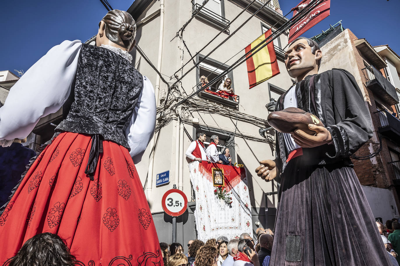 Arnedanos y navarros celebran la procesión del Robo de los Santos