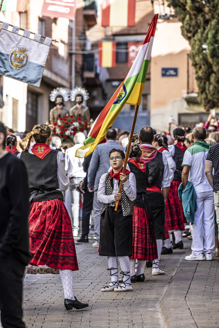 Arnedanos y navarros celebran la procesión del Robo de los Santos