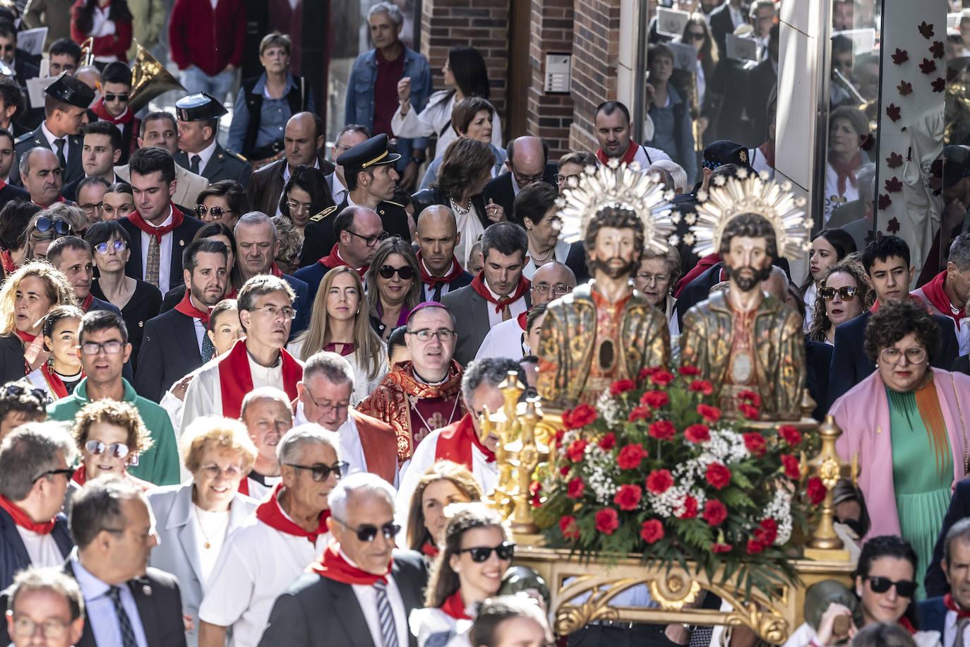 Arnedanos y navarros celebran la procesión del Robo de los Santos