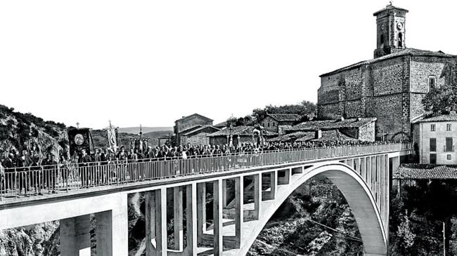 Imagen después - El mismo puente, la misma fotografía, un siglo después