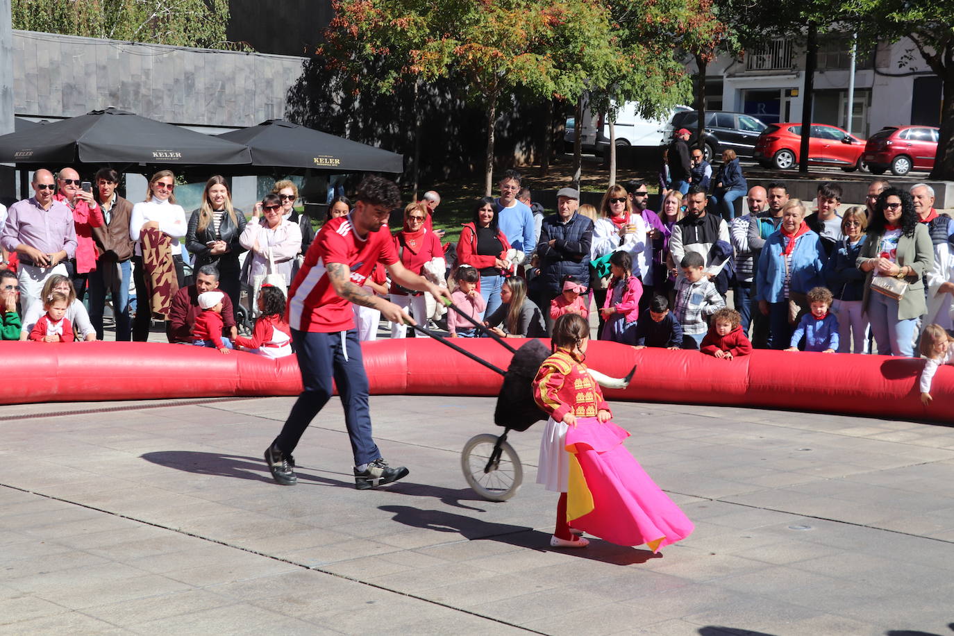 Los jóvenes y los niños, protagonistas del domingo de fiestas en Arnedo