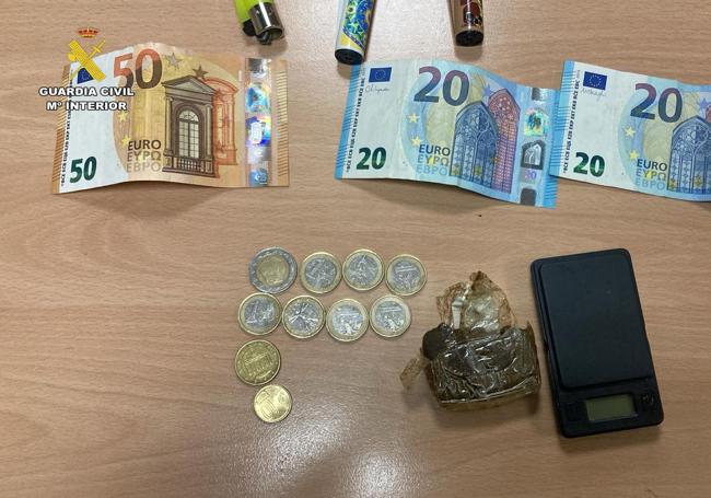 Drogas y dinero intervenidas al menor en Arnedo.