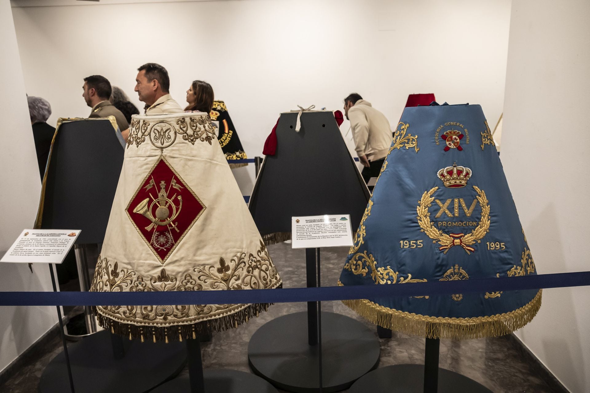 Exposición de mantos de la Virgen del Pilar