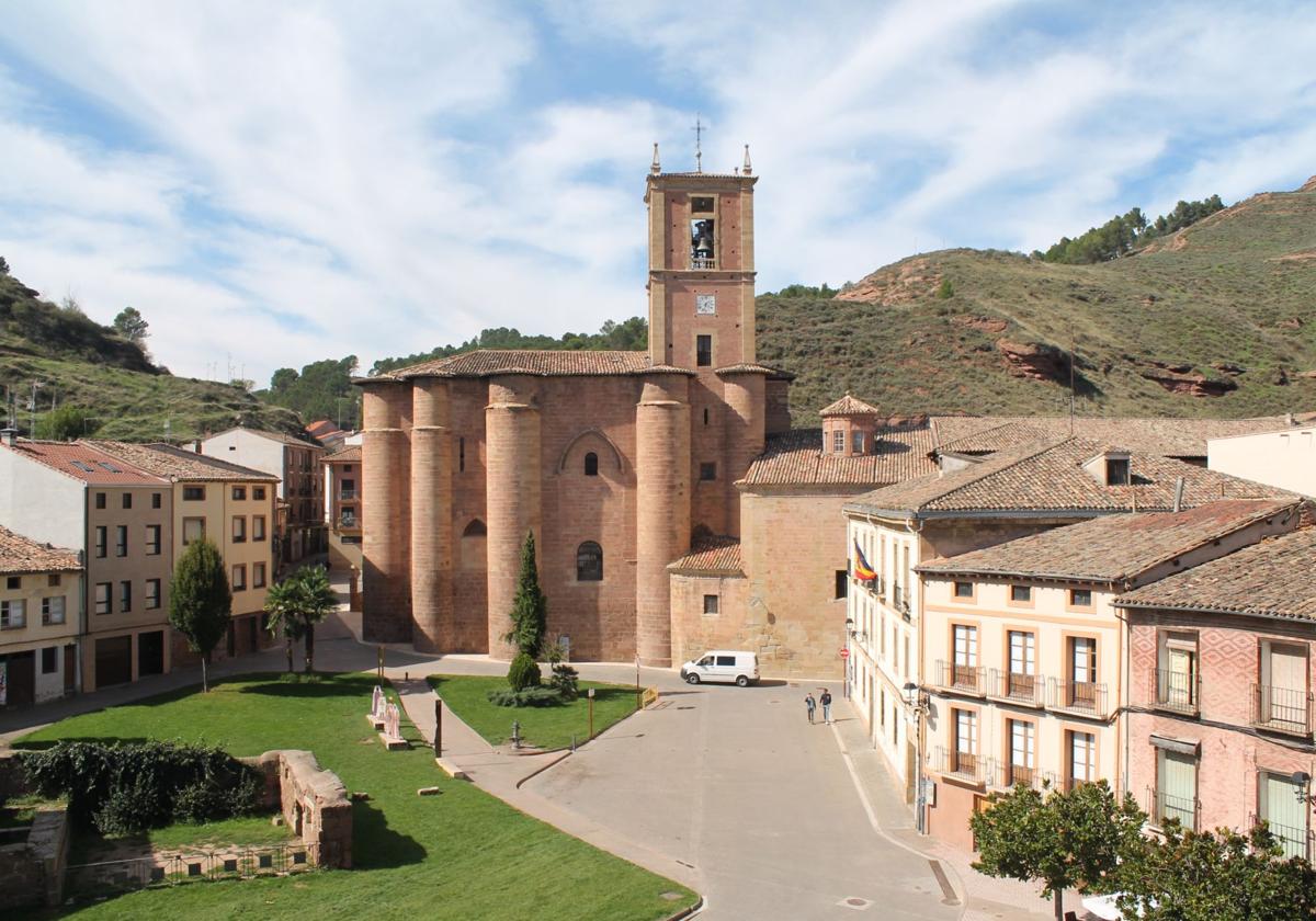 Joya atemporal. Vista del milenario templo najerino, muy conocido por su Claustro de los Caballeros y el Panteón Real, uno de los mayores de España.