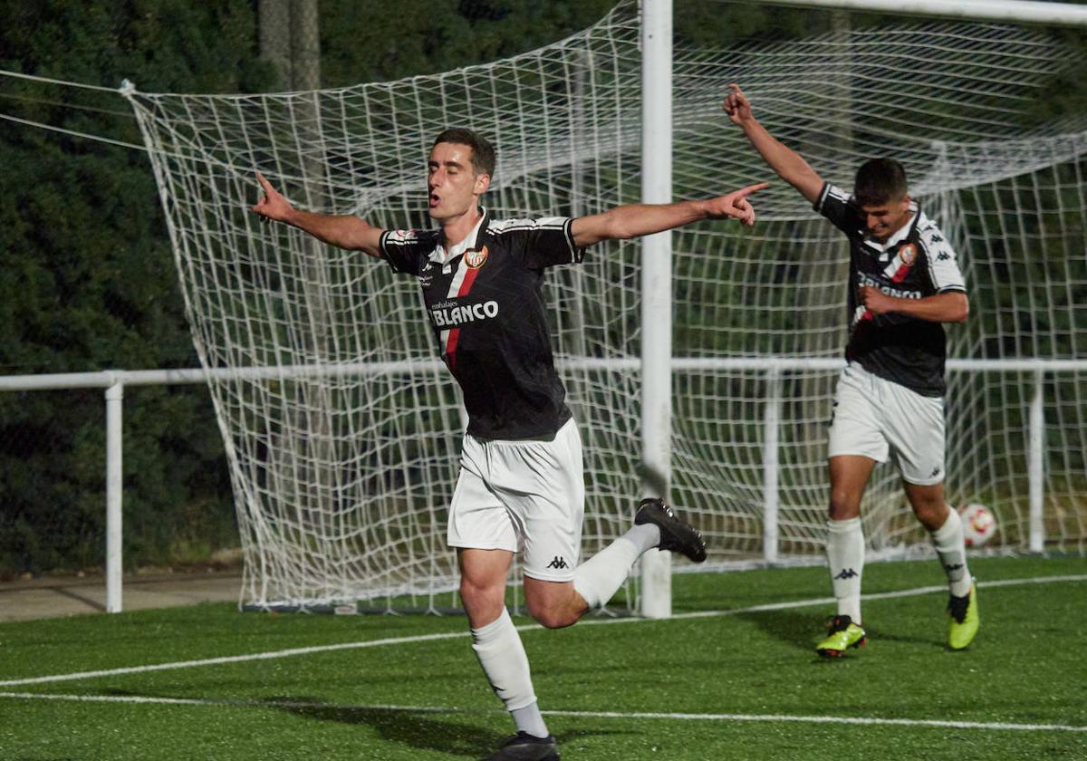 Álvaro García celebra su segundo tanto en Sotoburu.