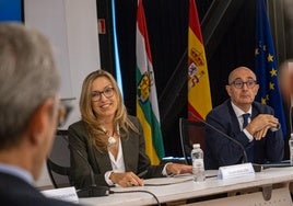 Belinda León y Pedro Pisonero, en la presentación de las ayudas.