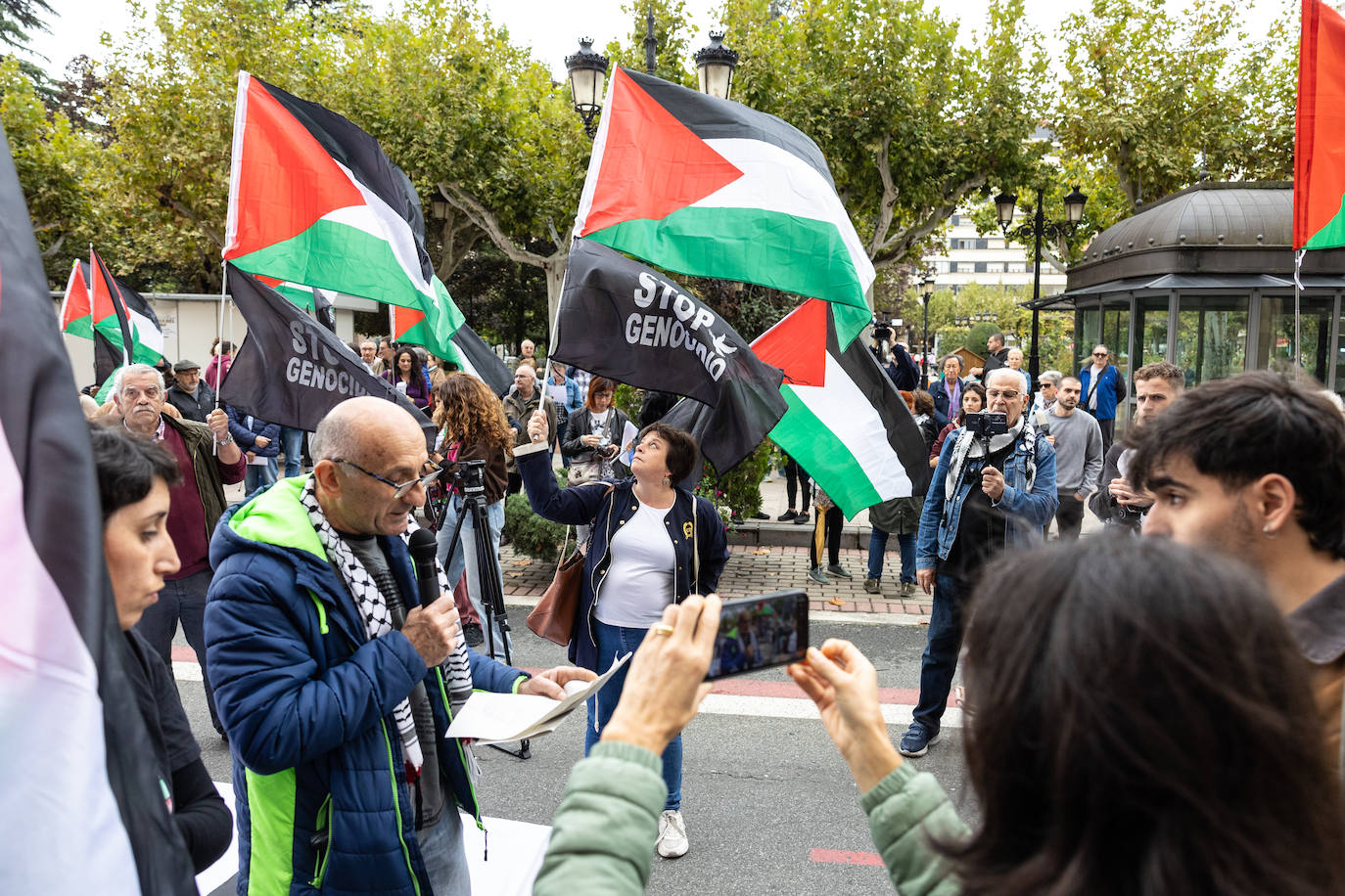 &#039;Performance&#039; de Acampada por Palestina frente a la Delegación de Gobierno