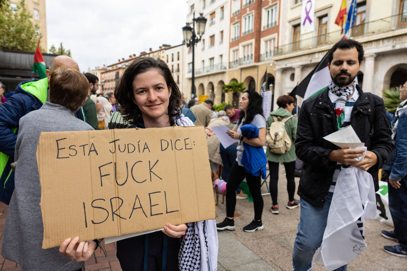 &#039;Performance&#039; de Acampada por Palestina frente a la Delegación de Gobierno