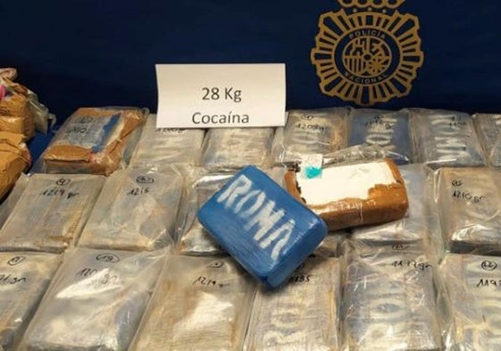 Parte del alijo de cocaína exhibido por la Policía Nacional en Zaragoza.