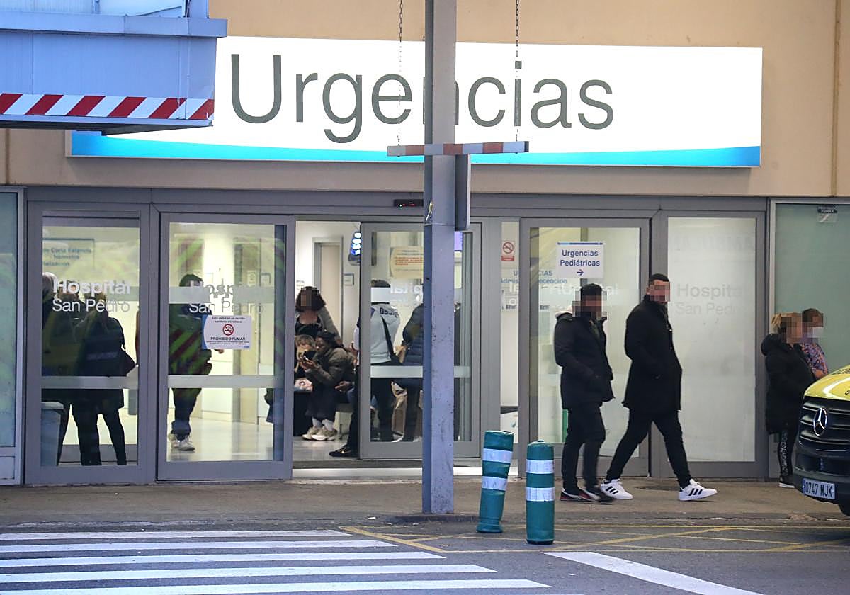 Herido un hombre de 53 en un accidente por colisión entre un coche y un camión en la rotonda de Chile