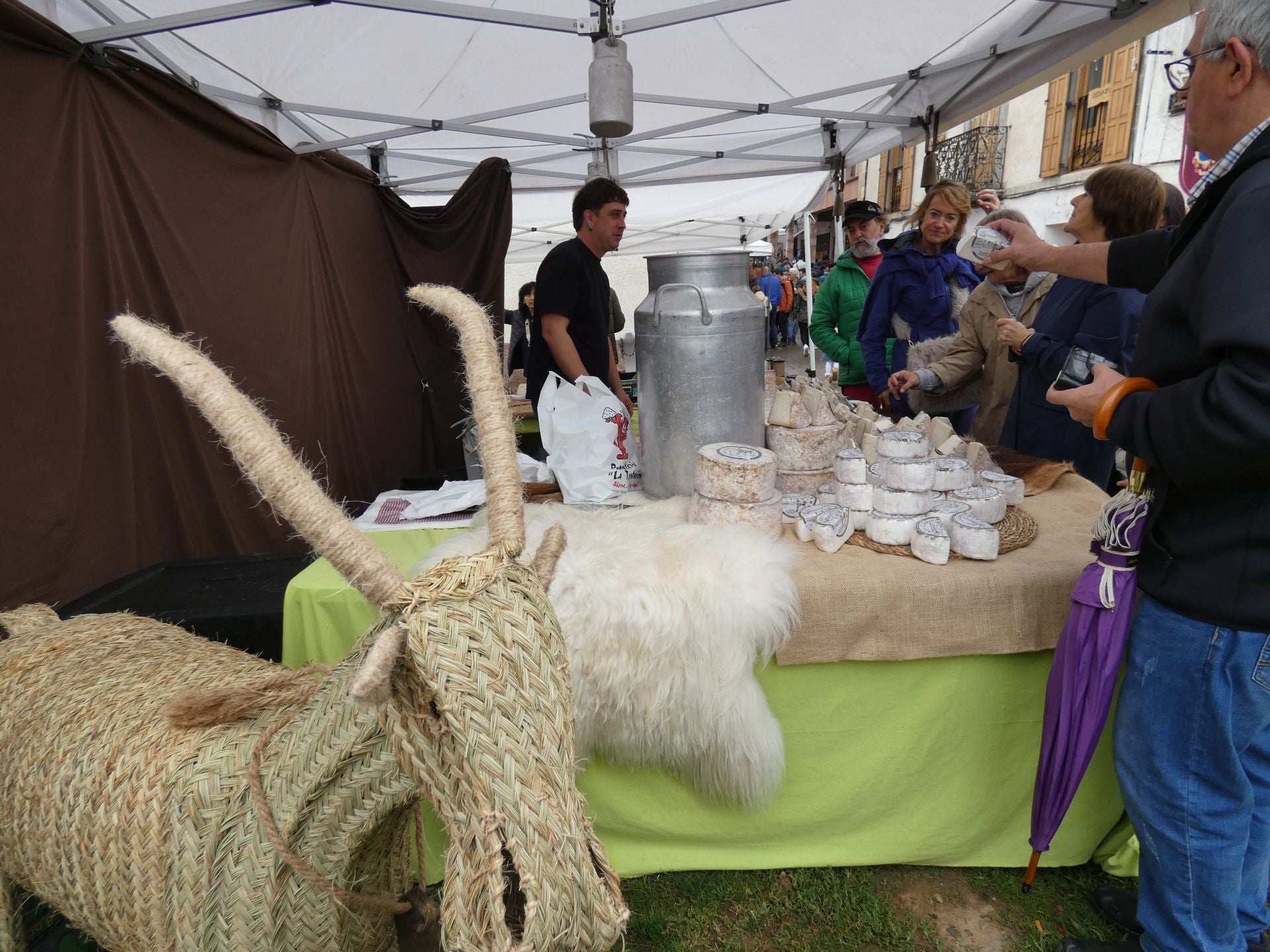 La feria ganadera y agroalimentaria de Ojacastro, en imágenes