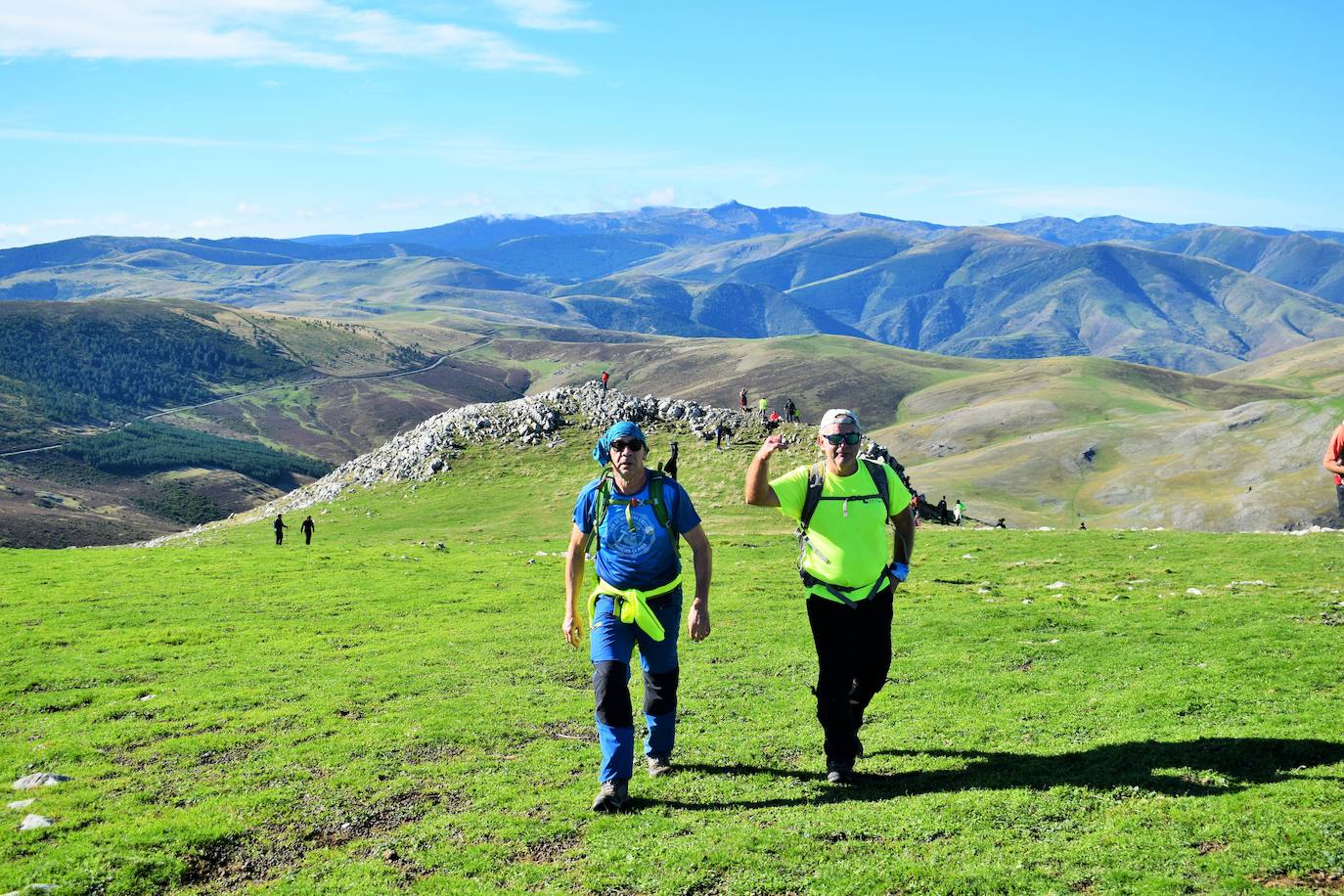 Tres enfermos de ELA ascienden a 1.854 metros de altitud en el Día del Montañismo Riojano