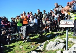 Tres enfermos de ELA ascienden a 1.854 metros de altitud en el Día del Montañismo Riojano