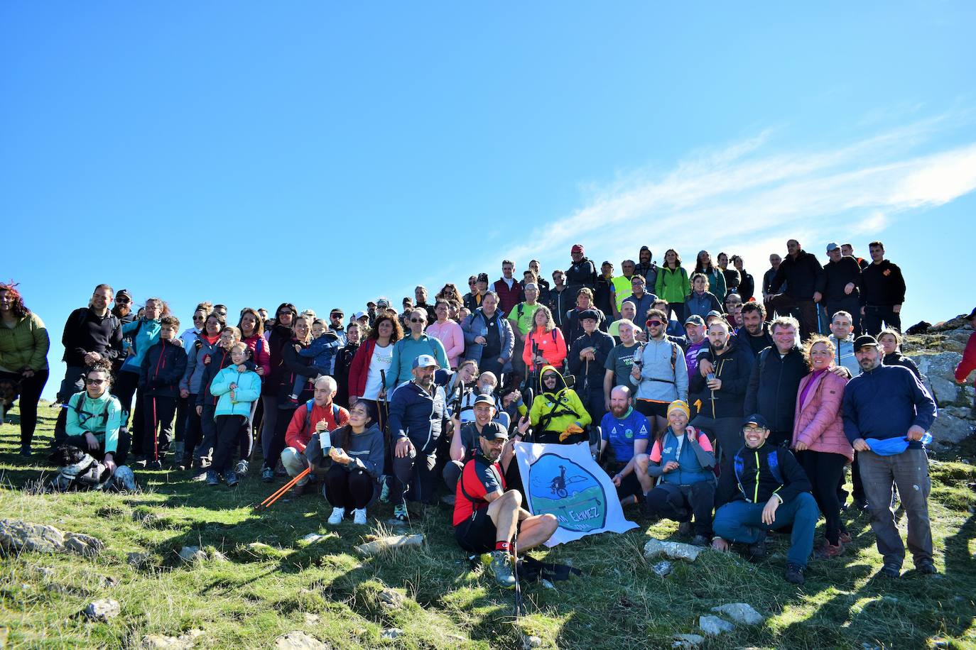 Tres enfermos de ELA ascienden a 1.854 metros de altitud en el Día del Montañismo Riojano