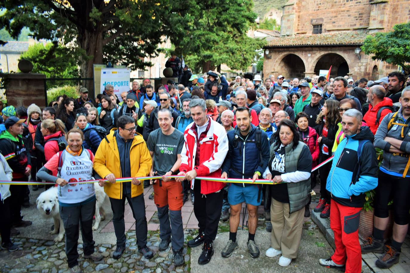 Tres enfermos de ELA ascienden a 1.854 metros de altitud en el Día del Montañismo Riojano