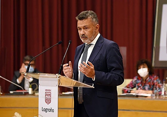 Escobar, en uno de los últimos debates sobre el estado de la ciudad, entonces en la oposición.