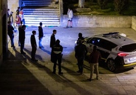 Operativo policial en el centro de Logroño en las inmediaciones de la calle Mayor y Sagasta, en una imagen de archivo.