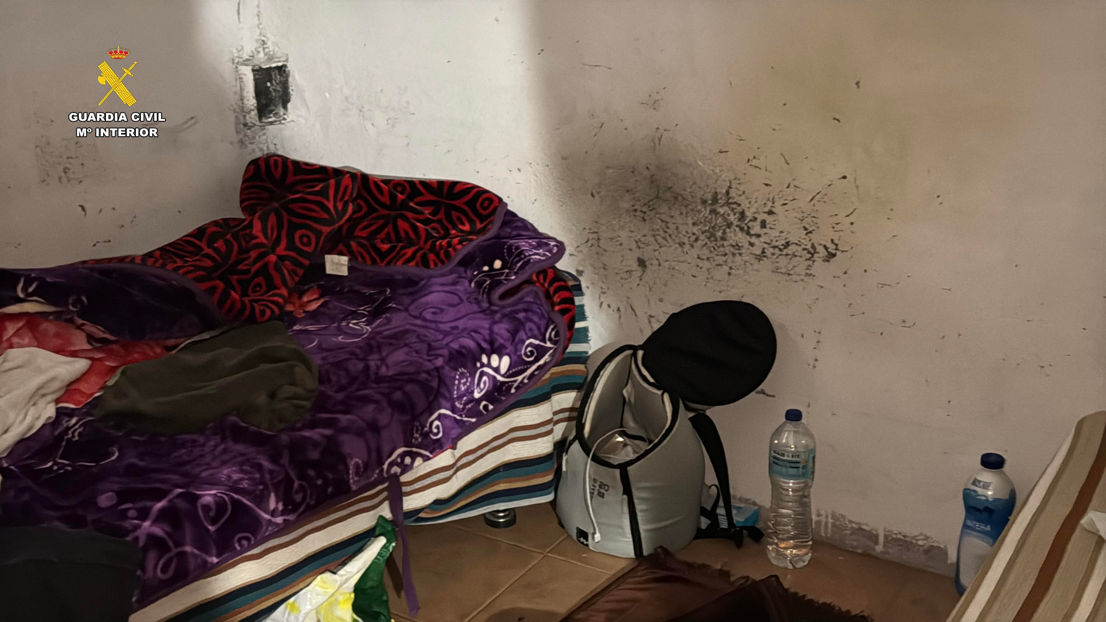 Las imágenes del chalé en el que dormían los migrantes