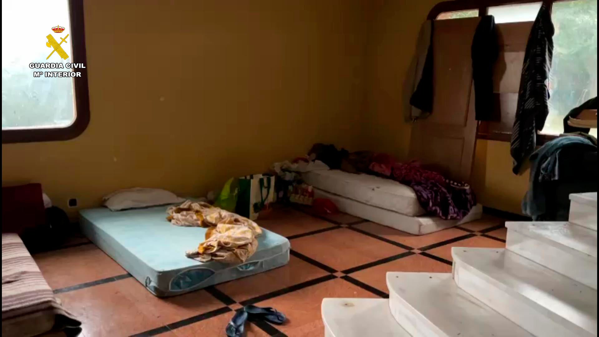 Las imágenes del chalé en el que dormían los migrantes