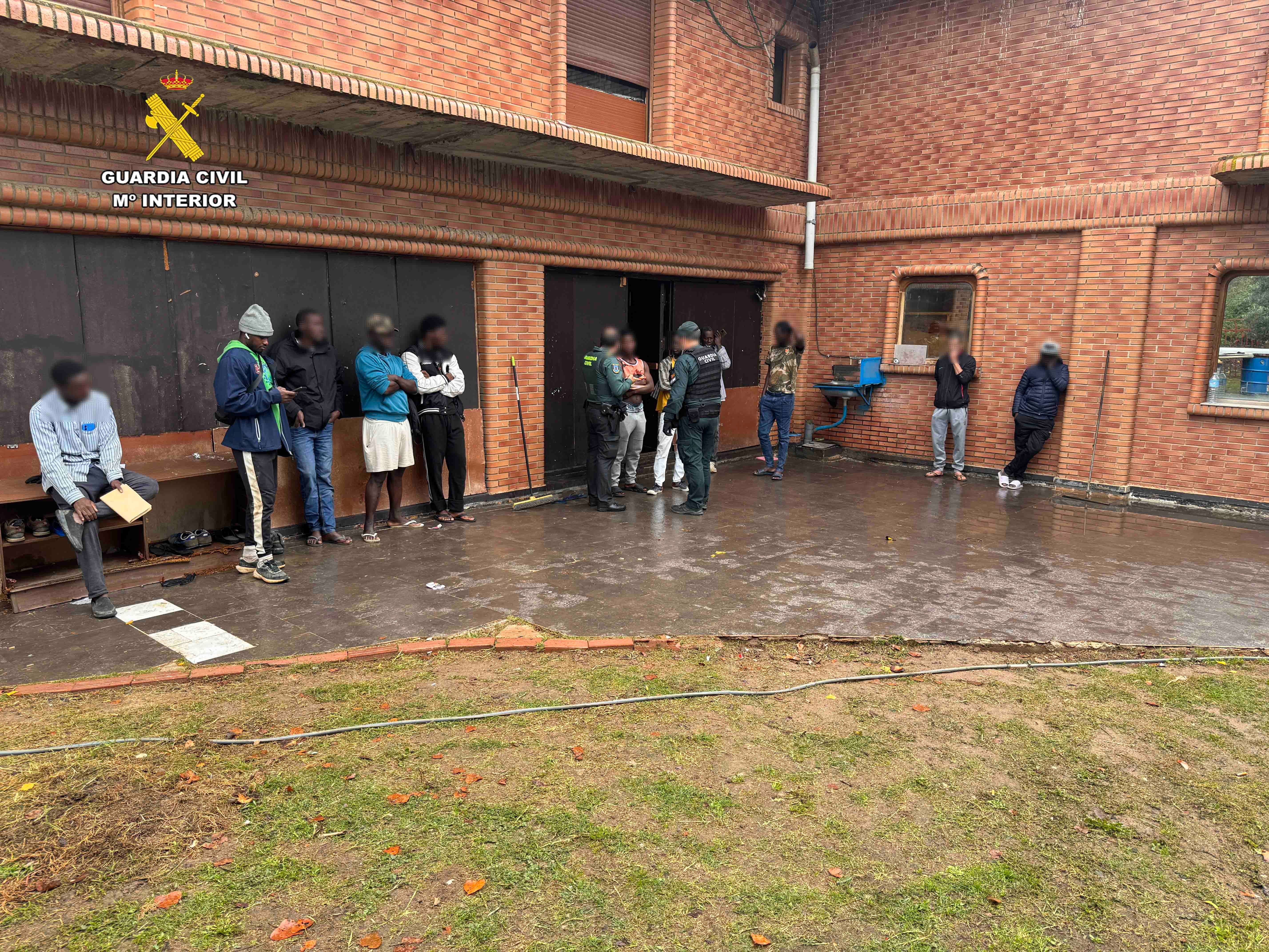 Las imágenes del chalé en el que dormían los migrantes