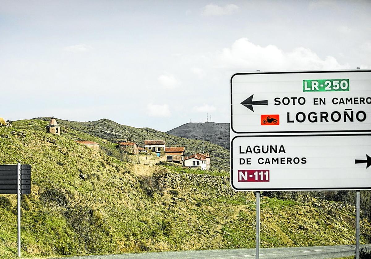 Carretera del Camero Viejo, la LR-250, a la altura de Jalón.