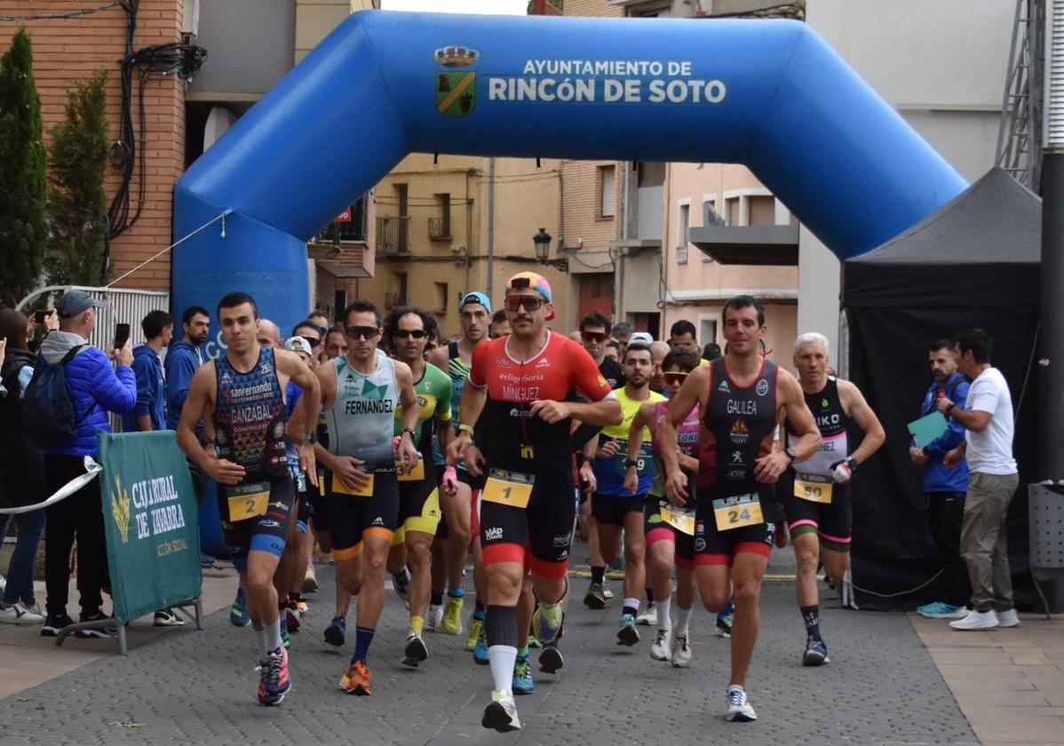 Momento de la salida de la décima Duatlón de Rincón de Soto.